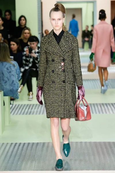 Look 19